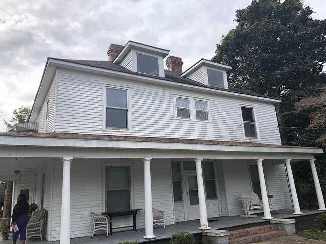 Building Photo - 221 E Covington St