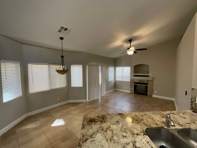 Building Photo - Single story beautiful home on corner, 3br...