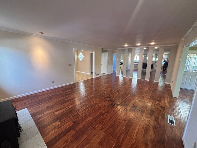 Foto del edificio - 3 Bedroom 2 Bathroom Single Family home in...