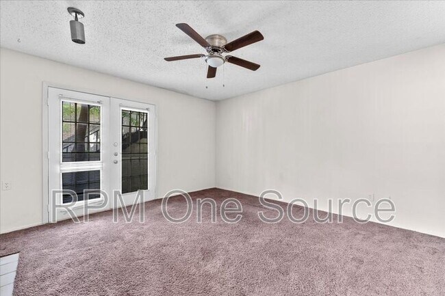 Foto del edificio - 9621 Walnut St