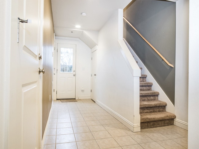 Building Photo - North Beacon Hill townhouse
