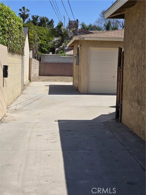 Foto del edificio - 15618 Clark Ave