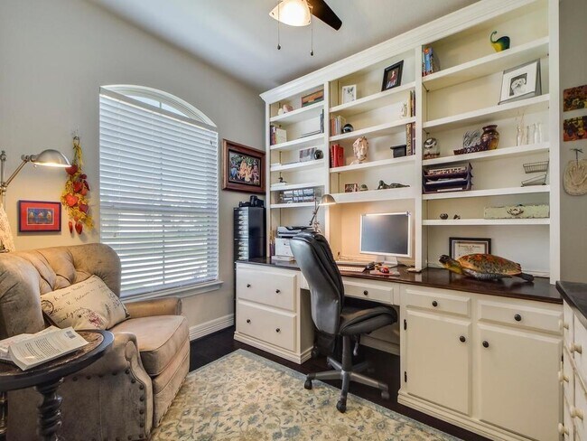 Building Photo - 5509 Brady Bayou Cove