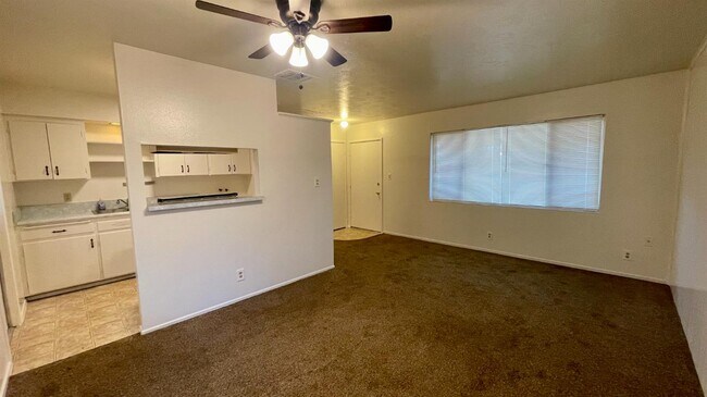 Foto del edificio - 1412 Rodgers Rd