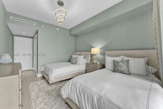 Building Photo - 17901 Collins Ave