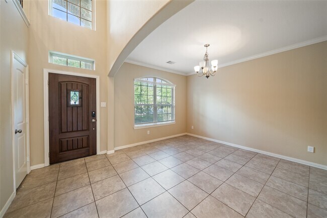 Foto del edificio - 667 Oak Cir Dr E