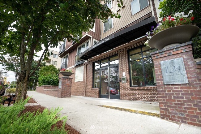 Photo - 124 Bellevue Ave E Apartment