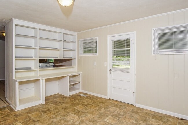 Building Photo - Beautiful Ranch Plan in Decatur!