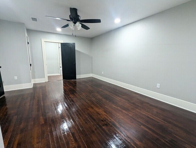 Building Photo - Available Now! Remodeled Cottage Home