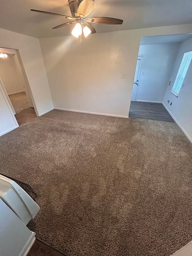 Foto del edificio - 718 Sunny Ln