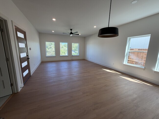 Foto del edificio - 2310 E 11th St