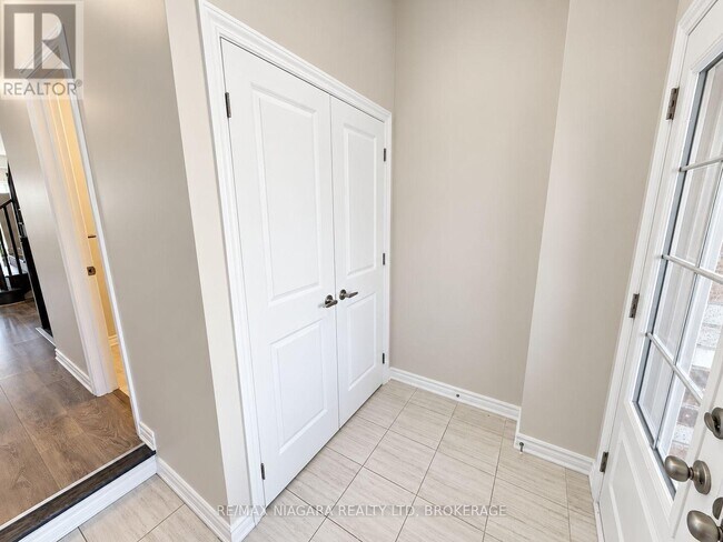 Building Photo - 109 Sapphire Wy