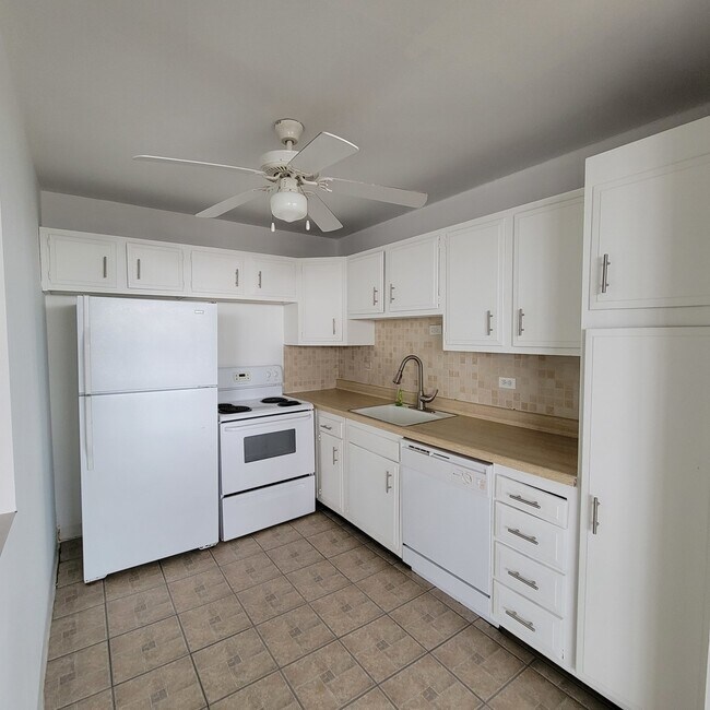 Foto del edificio - 4300 W Ford City Dr