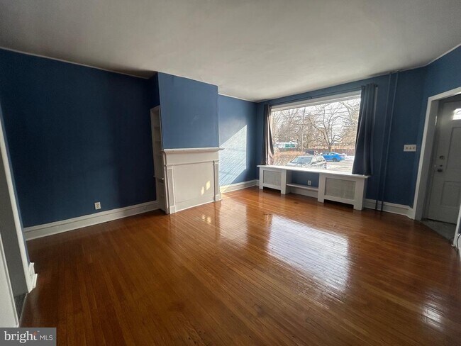 Foto del edificio - 6561 Maple Ave