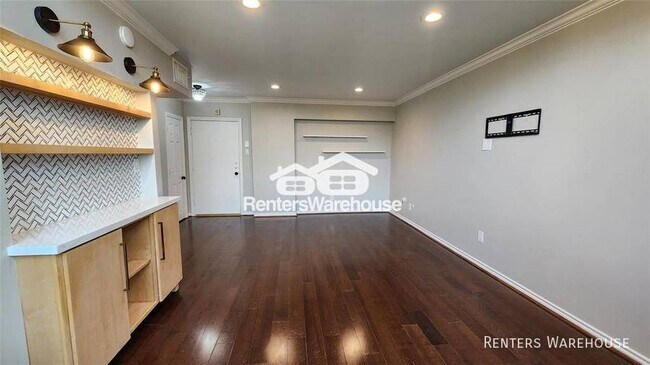 Building Photo - 2 bedroom 2 batch condo in very desirable ...