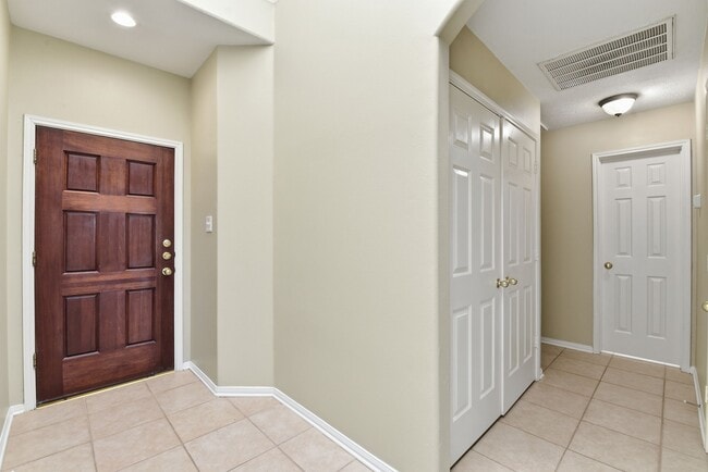 Building Photo - 18 Steep Trail Pl