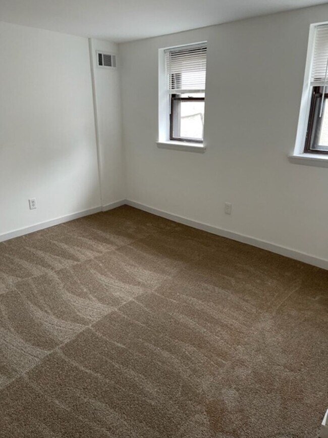 Foto del edificio - Recently Renovated, Fab 2 bedroom in North...