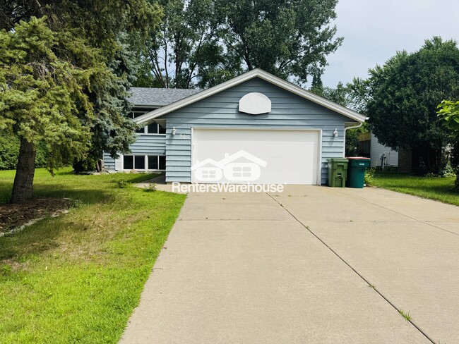 Building Photo - 905 97th Ln NE