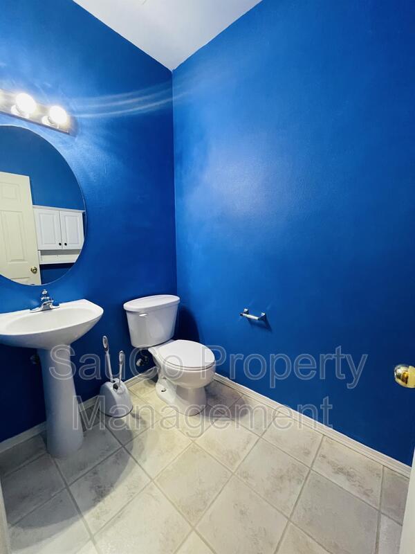 Building Photo - 1816 SE Water Lily St