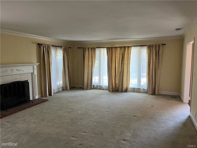 Foto del edificio - 3 br, 3.5 bath House - 541 W Foothill Blvd