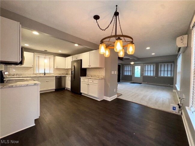 Building Photo - 5853 Melody Ln