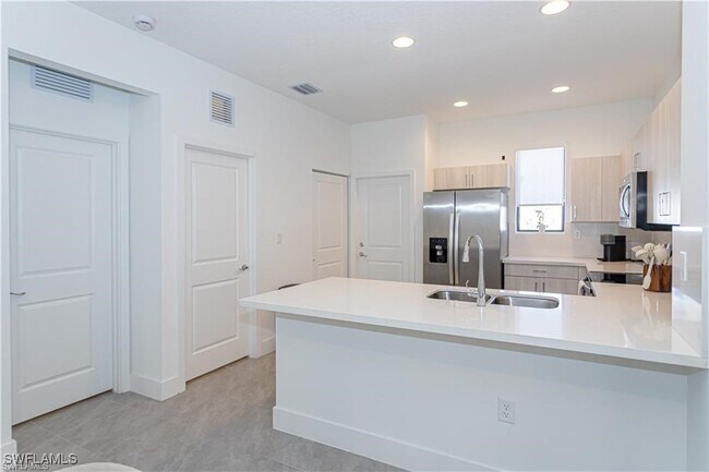 Foto del edificio - 5096 Nevola Ave