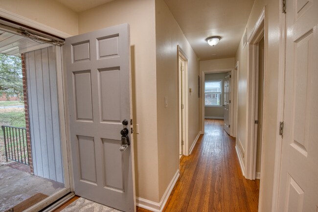 Foto del edificio - 5133 Jeffries St