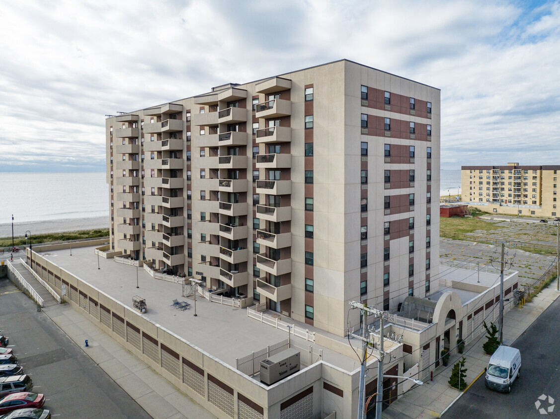 Primary Photo - Sea Pointe Towers