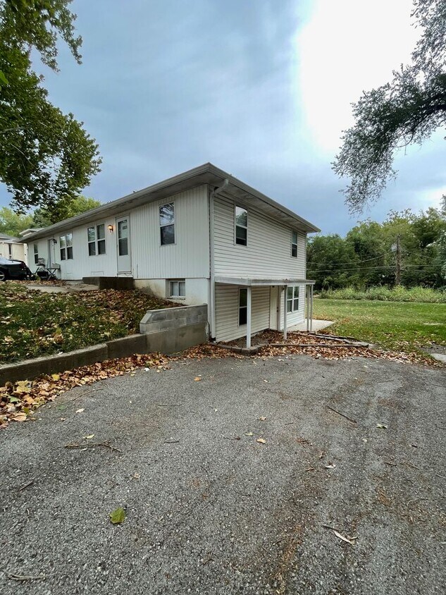 Foto principal - COMING SOON! Cute 2 Bedroom, 1 bathroom in...