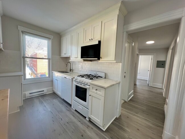 Building Photo - 4th Street