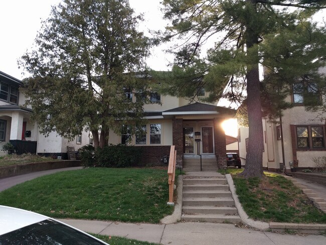 Frente del dúplex - 3944 Aldrich Ave S