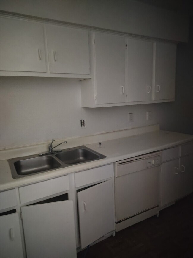 Foto del edificio - 5625 Antoine Dr