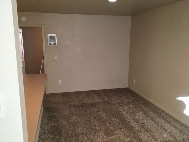 Building Photo - q418