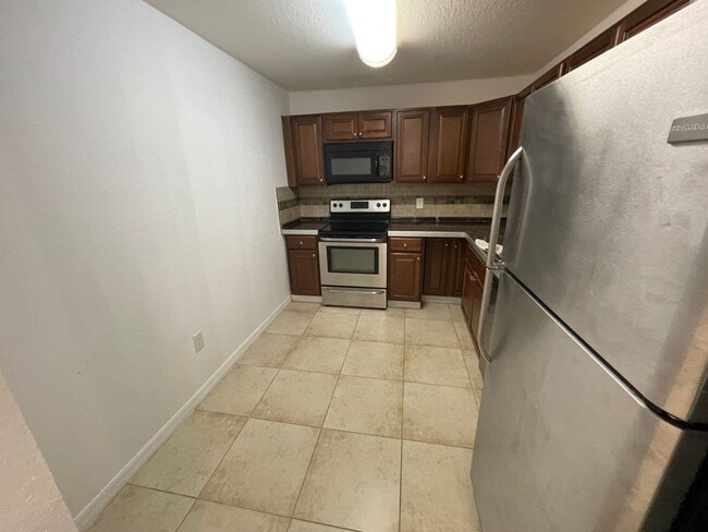 Building Photo - 2 Bedroom/2 Bathroom 1st Floor Condo at Cy...