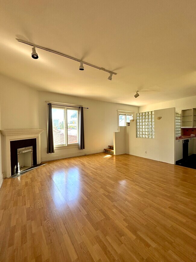 Living room - 99 S Raymond Ave
