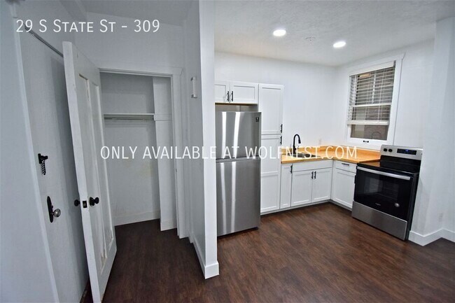 Foto del edificio - Remodeled Downtown Studio Condo! No Deposi...