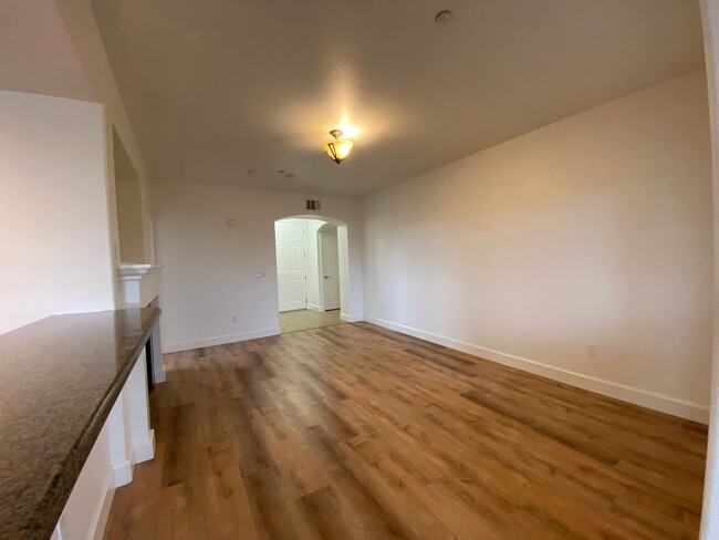 Foto del edificio - Beautiful Phoenician Apartments - 2 Bed, 2...