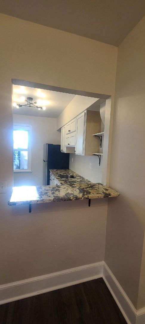 Foto del edificio - Completely renovated top to bottom spaciou...