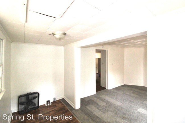 Foto del edificio - 3 br, 1 bath House - 60 Old School House Road