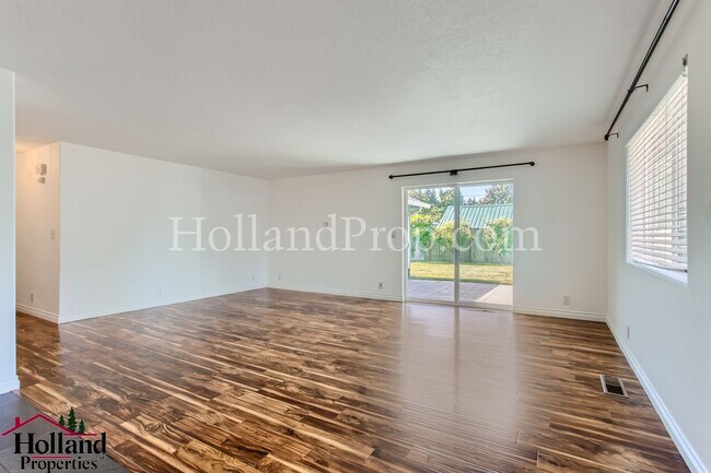 Foto del edificio - Charming & Spacious 3-Bed, 2-Bath Home in Peaceful North Plains!