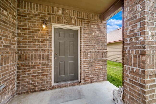 Building Photo - BEAUTIFUL 4-BEDROOM HOME IN VILLA DEL SOL