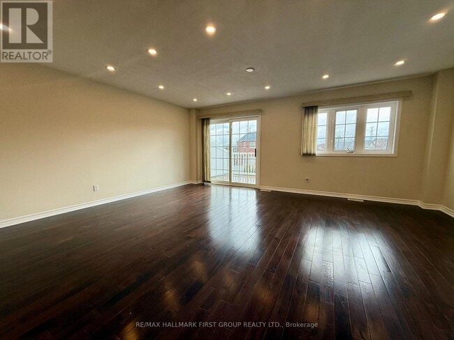 Building Photo - 1665 Avonmore Square