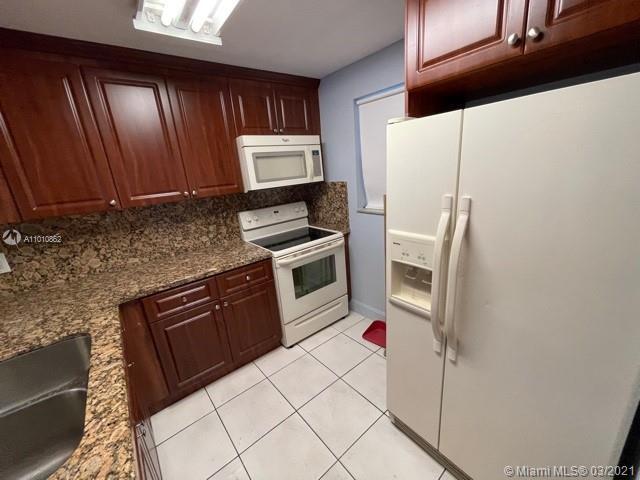 Building Photo - 1035 W 77th St