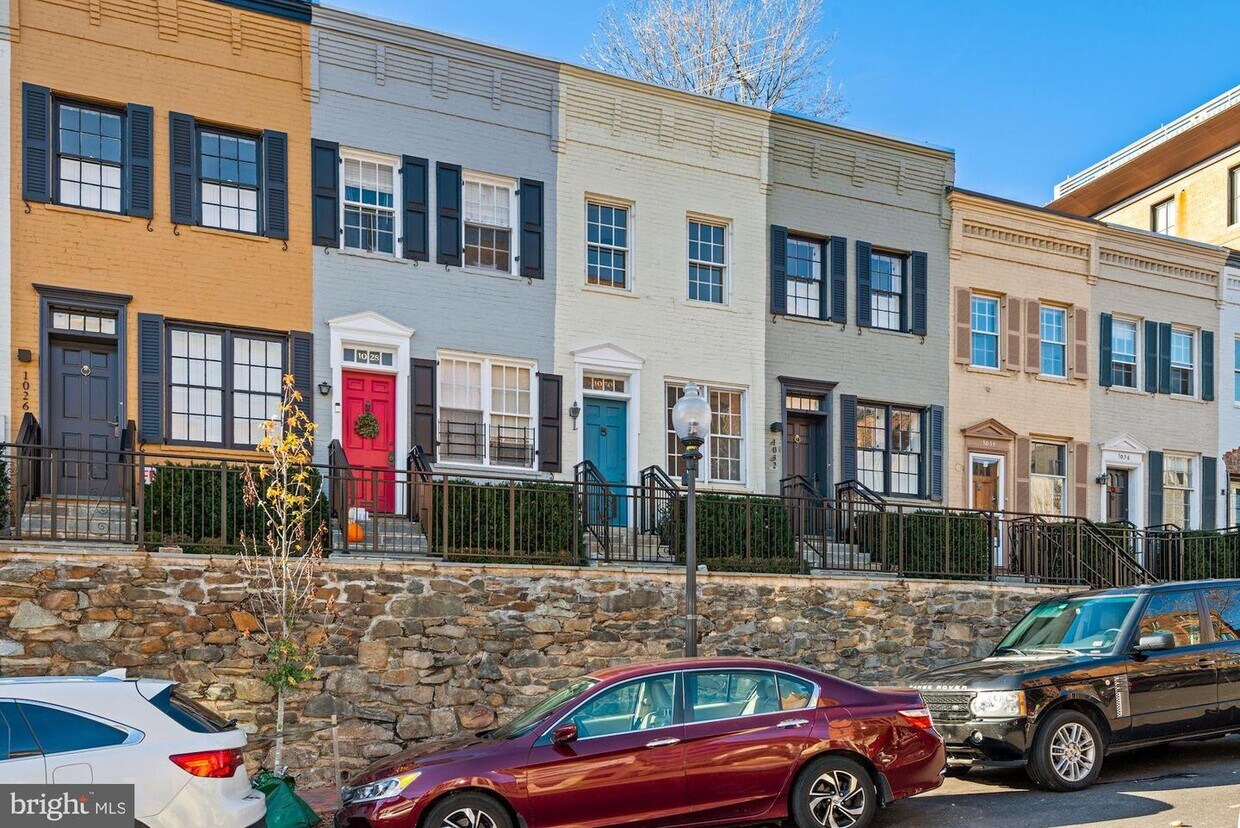 Primary Photo - 1030 31st St NW