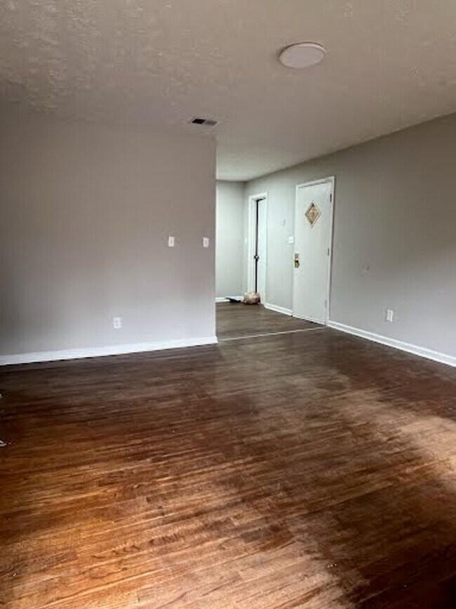 Building Photo - Must see all Brick Home on 1 Acre