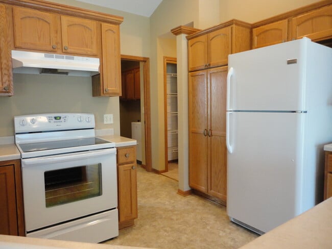 Foto del edificio - 338 Ponderosa Dr