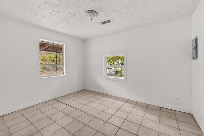 Foto del edificio - 253 John Morris Ave