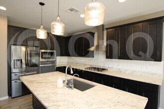 Building Photo - 824 E Ashurst Dr