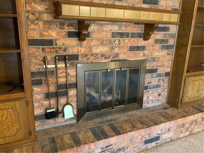 Building Photo - 2417 Pinon Pl