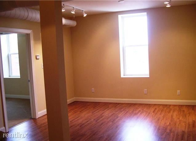 Building Photo - 2 br, 1 bath  - 220 W Market St Unit 307